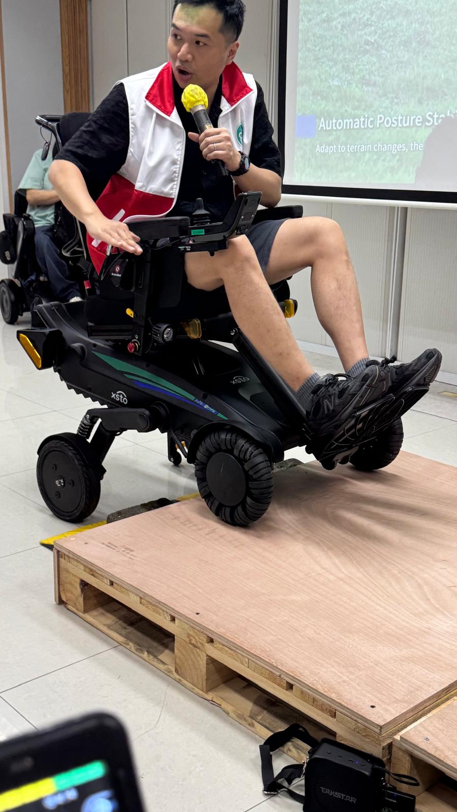XSTO X12 爬樓梯電動輪椅體驗示範講座