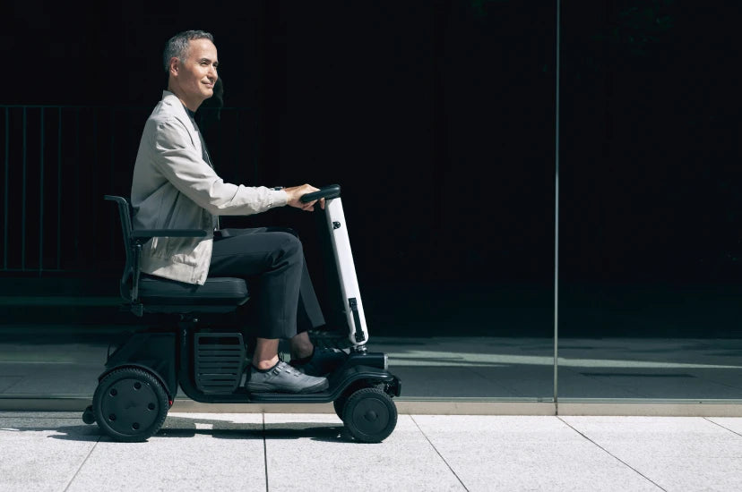 日本 WHILL Model R 電動代步車 (雙馬達、獨立避震、電子穩定器及控制) - 行貨 | 好好醫療用品